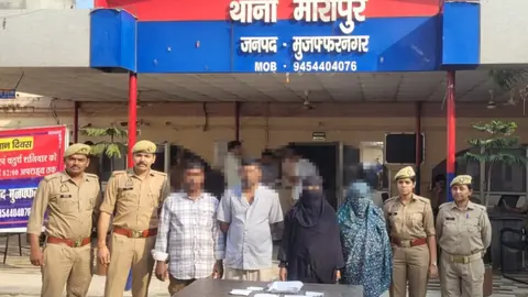 रियाल का लालच देकर 3 लाख ठगी, दो महिलाओं समेत चार गिरफ्तार