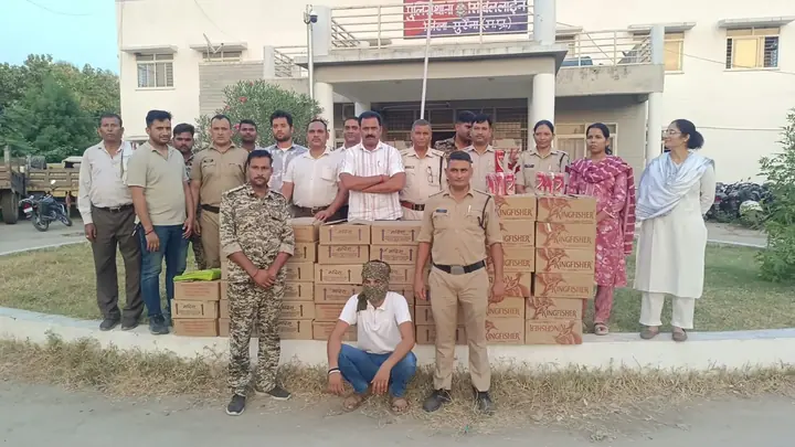 Police Seize 45 Boxes of Illegal Liquor in Morena Raid, Accused Escapes