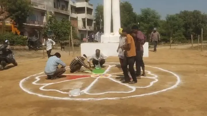 Pratapgarh Ramlila Ground Readied for Vijayadashami as Ravana Effigy Takes Shape