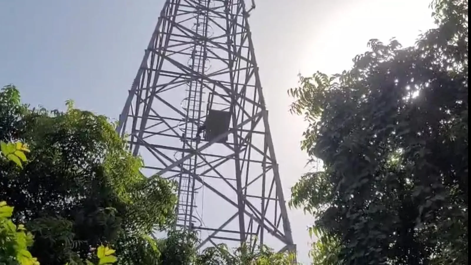 Young Man Climbs Reliance Tower In Raebareli, Police Try To Persuade Him Down