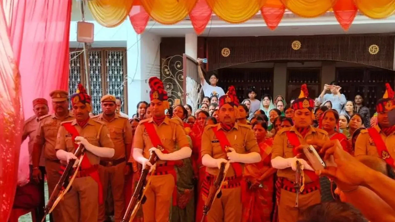 Ayodhya Ram Temple Donor Siyaram Umarvaish Given Guard of Honour in Pratapgarh