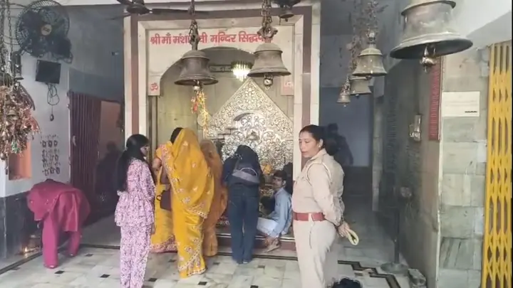 Heavy Devotee Crowds Gather at Raebareli Temples as Sharadiya Navratri Begins