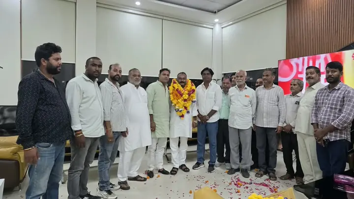 बीजेपी के प्रदेश प्रवक्ता बने प्रियंक पांडे, समर्थकों ने फूल-मालाओं से किया स्वागत