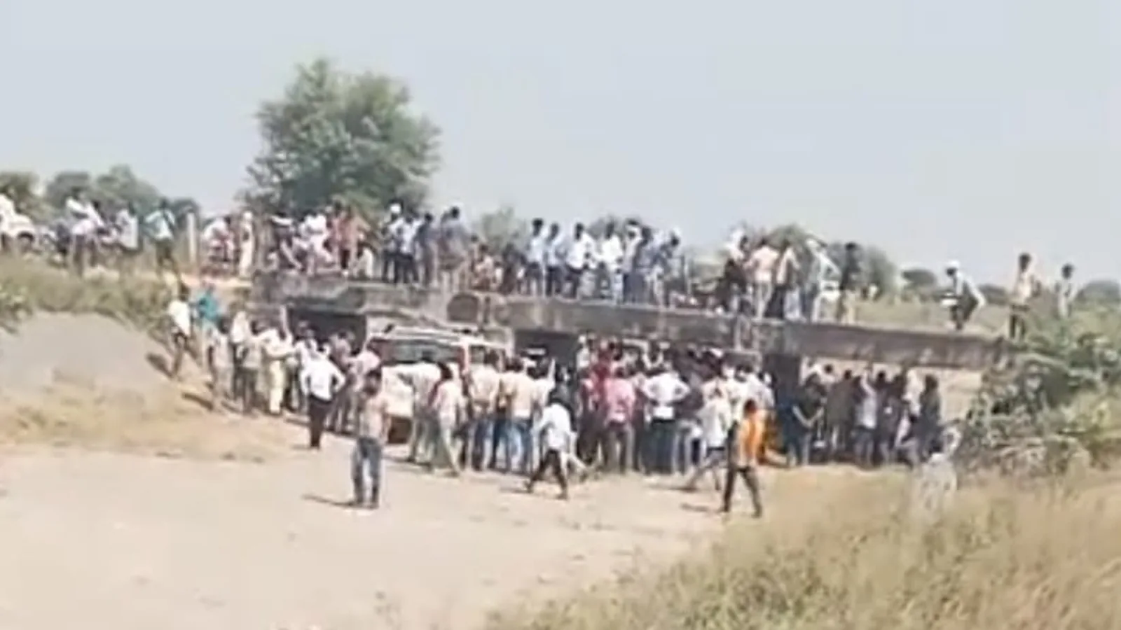 40-Year-Old Man’s Body Found Inside Scorpio in Morena’s Dry Canal
