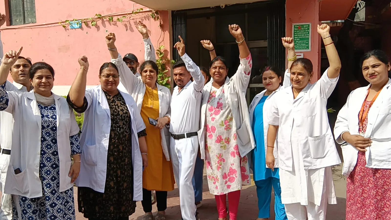 NHM Contract Workers Begin Black-Band Protest Across Muzaffarnagar