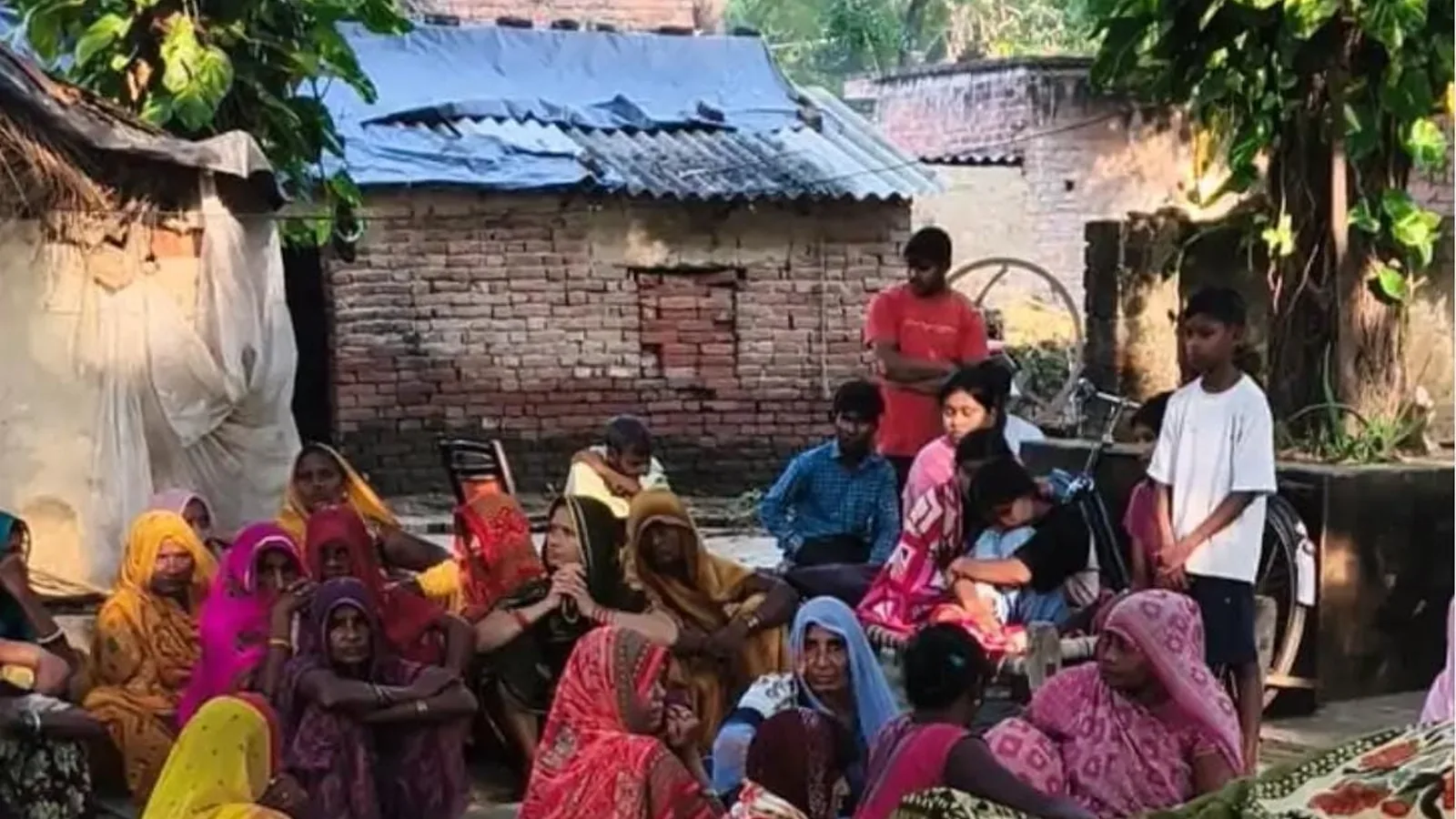 प्रतापगढ़ में मुर्गी फार्म पर 25 वर्षीय युवक का शव फंदे से लटका मिला