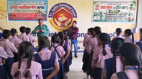 प्रतापगढ़ स्कूल में पर्यावरण सेना ने कराया प्रदूषण-नशा मुक्ति जागरूकता कार्यक्रम