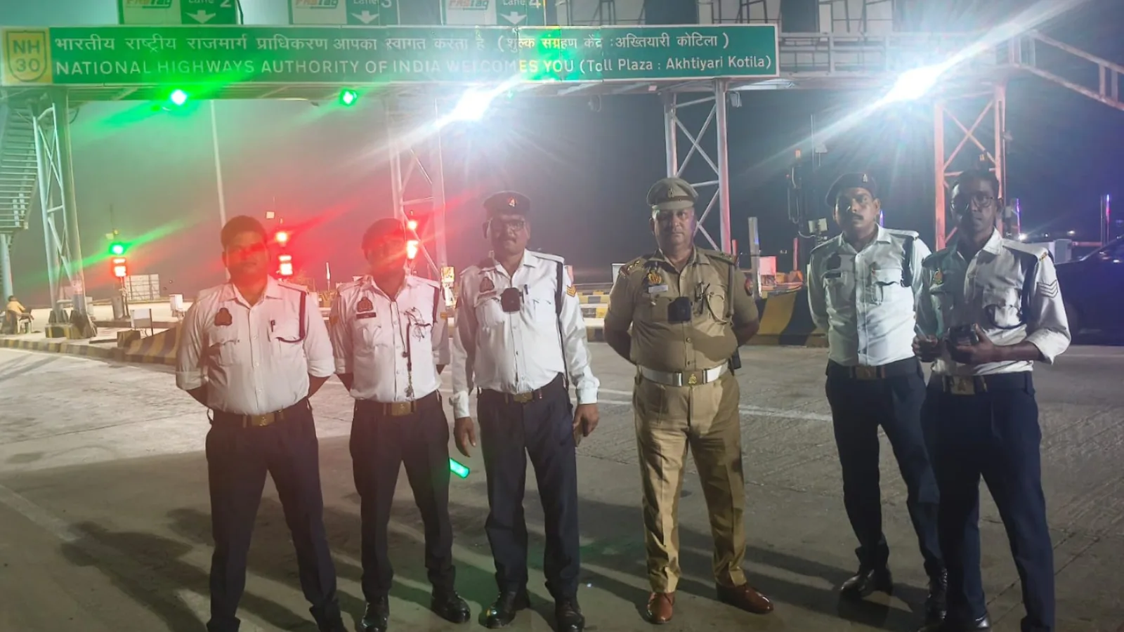 Pratapgarh Police Challan 25 Vehicles, Impose ₹1.90 Lakh Fine in Safety Drive