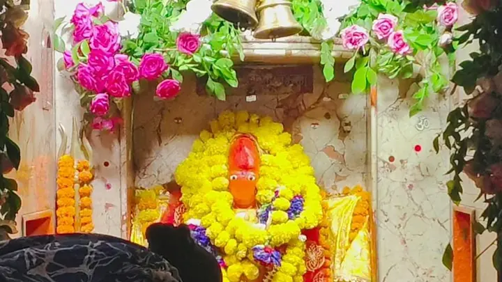 Kanpur Temples See Long Queues as Devotees Gather for Navratri Worship