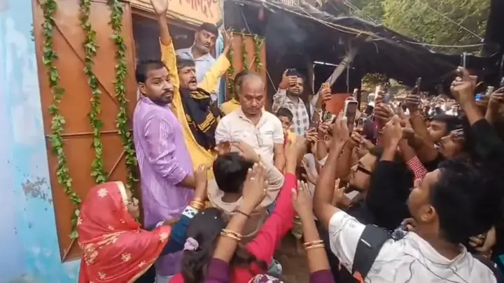 कानपुर में दशहरे पर रावण की पूजा, साल में एक बार खुलते कपाट