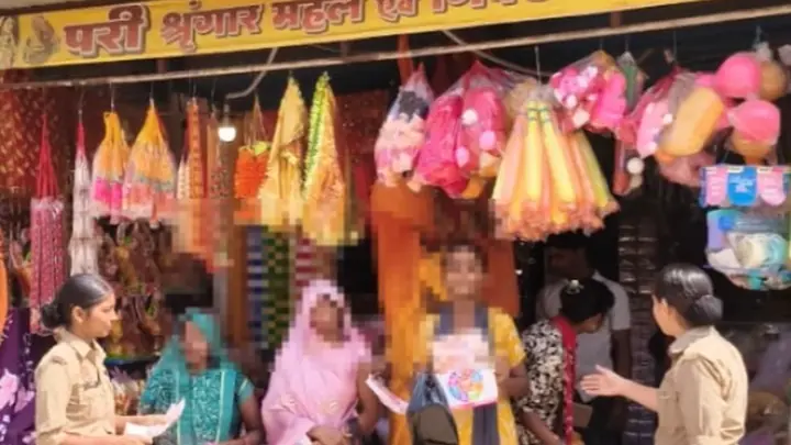 Pratapgarh Police Conducts Navratri Safety Drive for Women and Girls