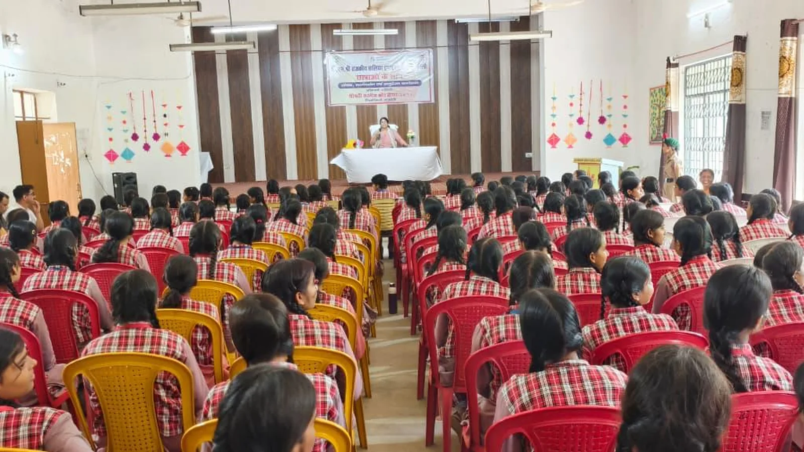 Raebareli DM Motivates Girl Students To Set Goals, Embrace Confidence