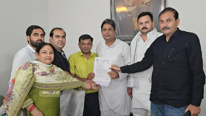 Bijnor MP Chandan Chauhan assures NHM contractual staff of Lok Sabha support