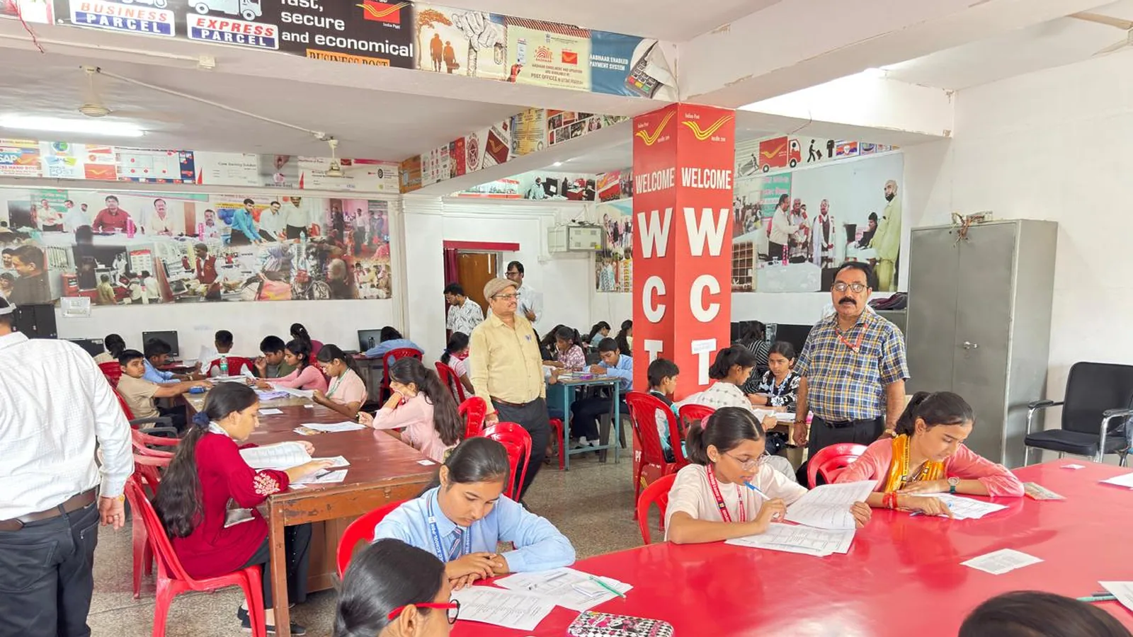 प्रतापगढ़ में डाक टिकट संग्रह को लेकर 39 विद्यार्थियों ने दी परीक्षा
