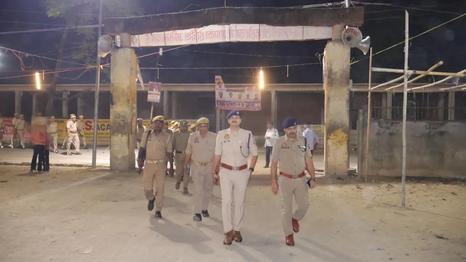 औरैया रामलीला स्थल की सुरक्षा का पुलिस अधिकारियों ने लिया जायजा