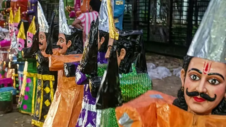 भोपाल में दशहरे से पहले सजा रावण के पुतलों का बाजार