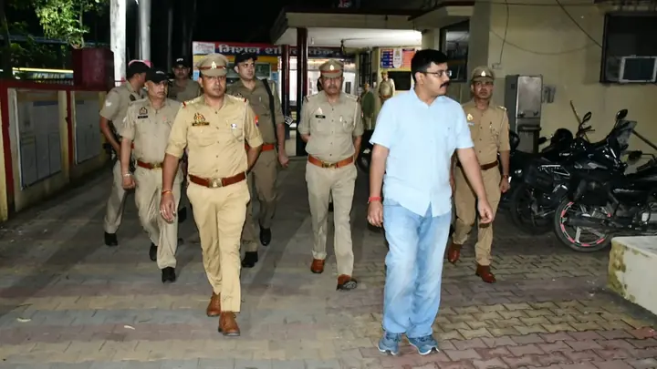Muzaffarnagar SSP Suraj Kumar Rai conducts late-night surprise inspection of Chhapar police station