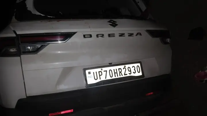 Brezza crashes into divider on Ganga Expressway, seven seriously injured