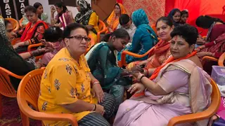 मुजफ्फरनगर में शिवसेना महिला मोर्चा ने 100 महिलाओं को निशुल्क मेहंदी लगाई
