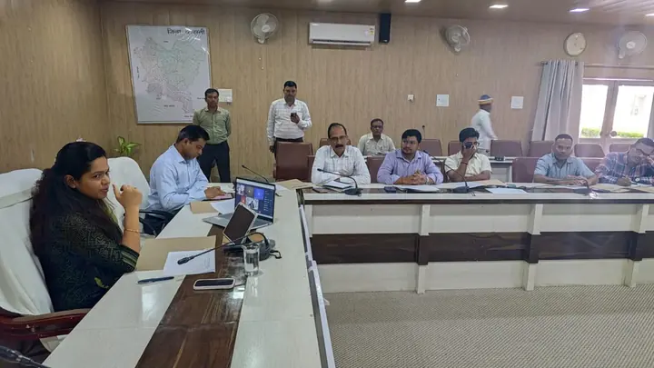 Shravasti DM Orders Special Camps to Boost Eligible Voter Registrations