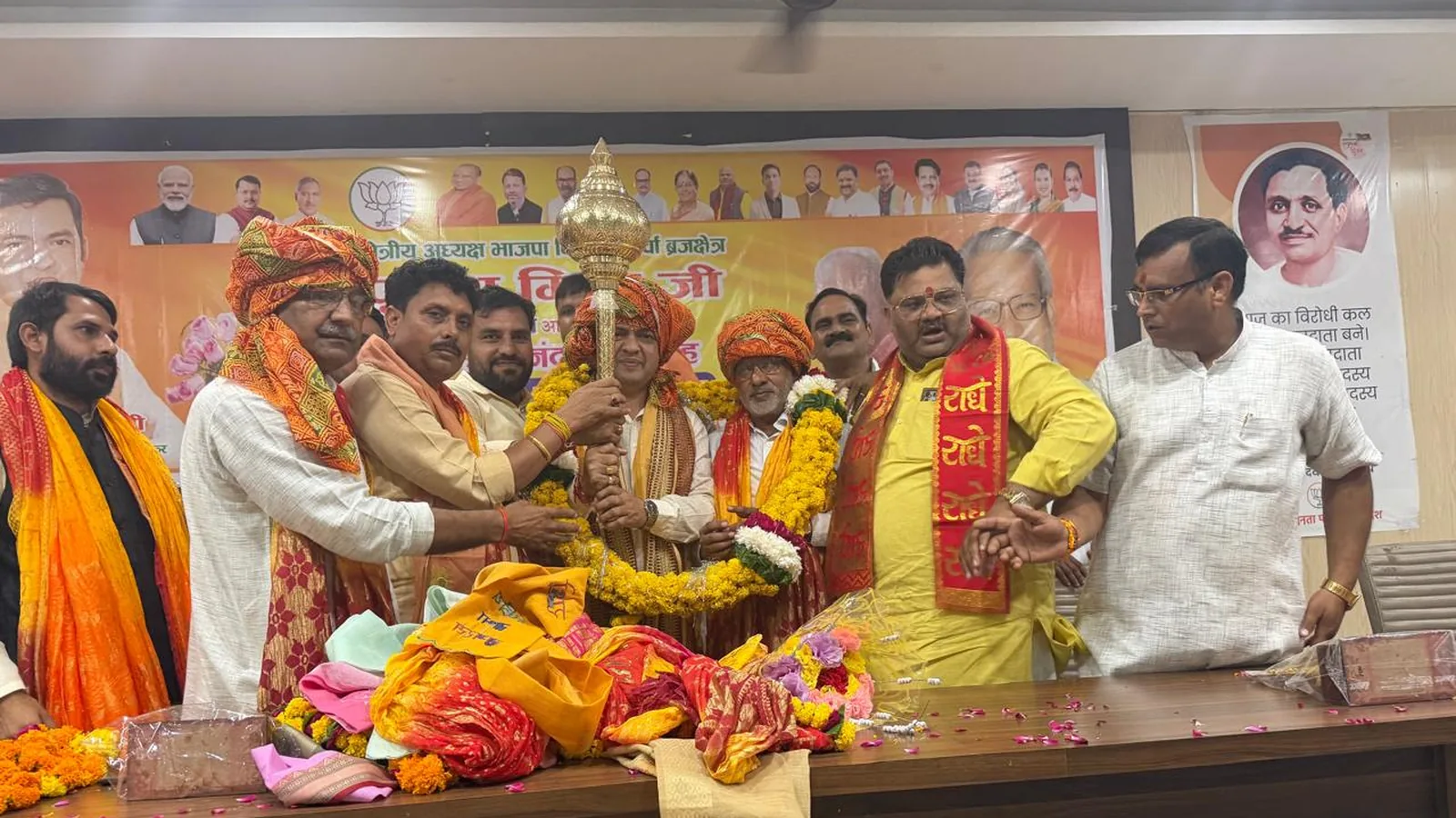 हाथरस पहुंचे किसान मोर्चा के ब्रज क्षेत्र अध्यक्ष पूर्णेश मिश्रा, हुआ भव्य स्वागत