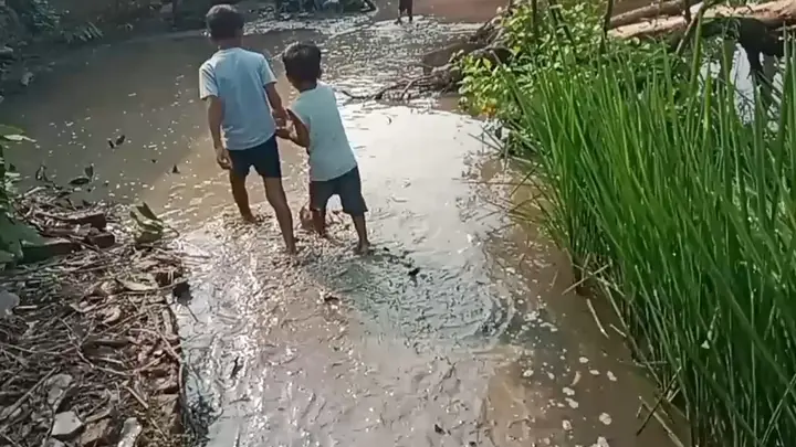 Shravasti Villagers Allege Culvert Encroachment Is Causing Waterlogging, Seek SDM Action
