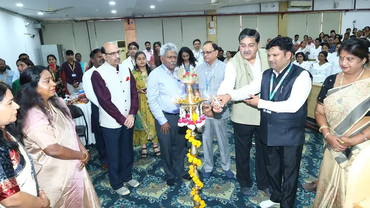 हापुड़ के सरस्वती मेडिकल कॉलेज में नए एमबीएस बैच 2026 का स्वागत समारोह