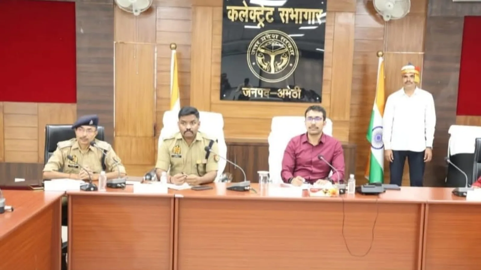 अमेठी में डीएम-एसपी ने धर्मगुरुओं संग त्योहारों को लेकर की बैठक