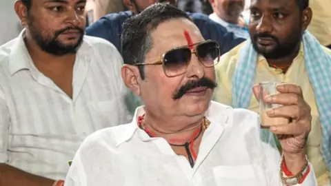 जदयू से निष्कासन के बाद अनंत सिंह की विधायकी पर उठे सवाल