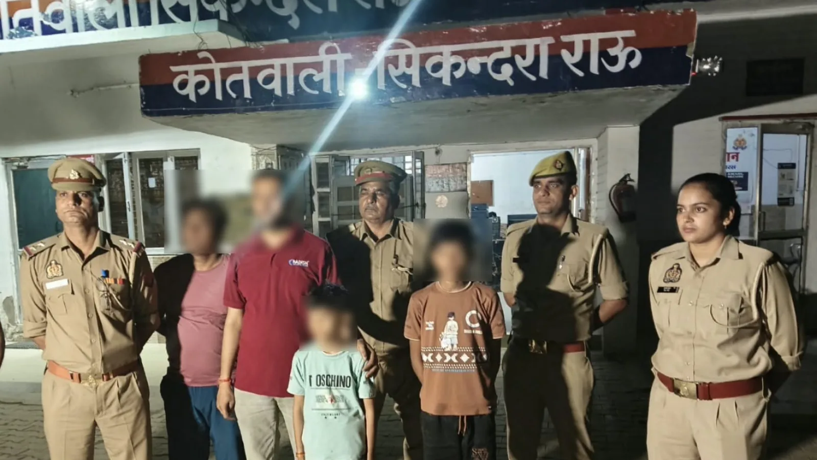 अलीगढ़ के दो भाई डांट के डर से जौनपुर निकले, पुलिस ने बचाया