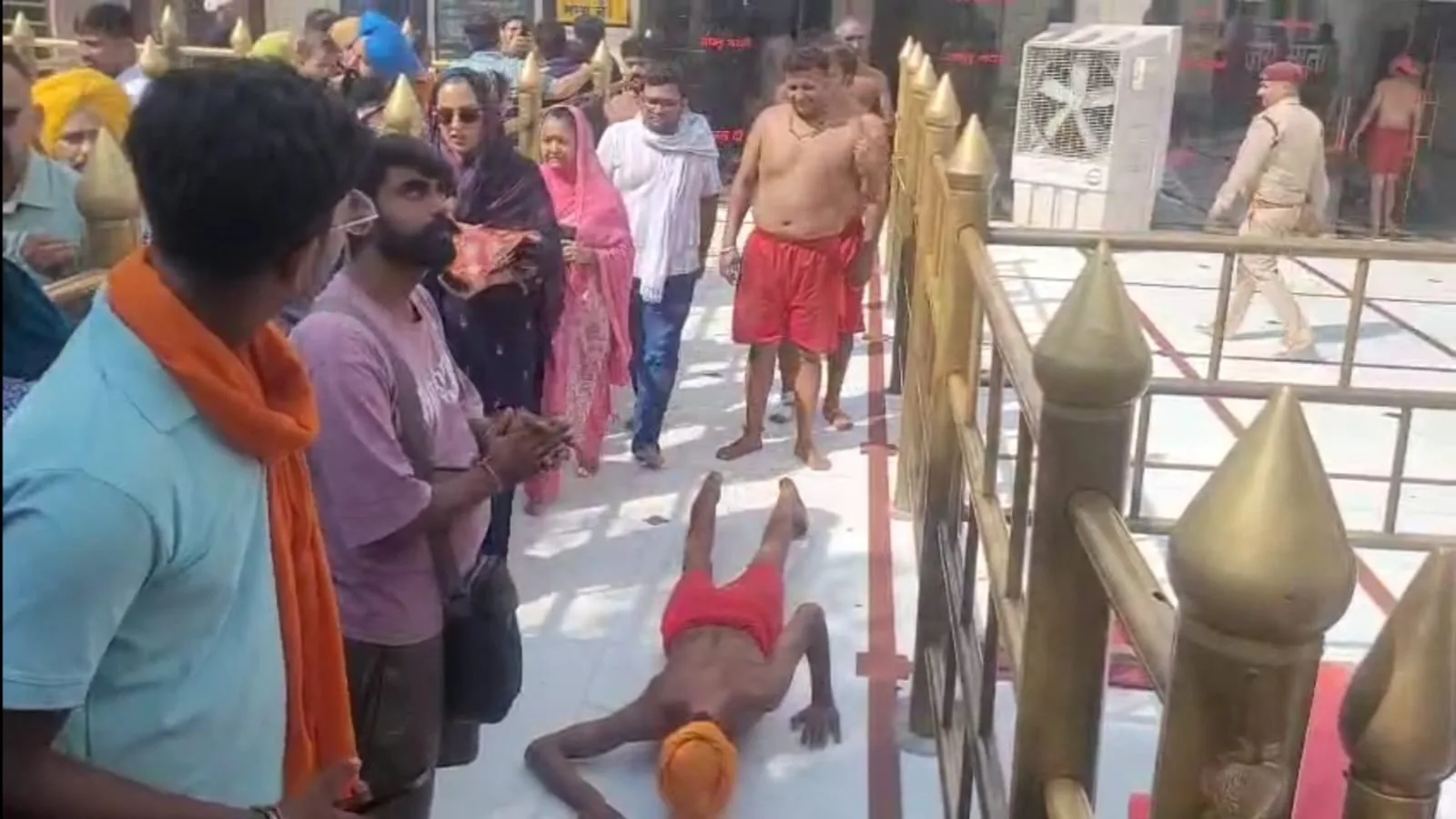 धुरी से 70 श्रद्धालु 180 किमी पेट के बल चलकर नैनादेवी पहुंचे