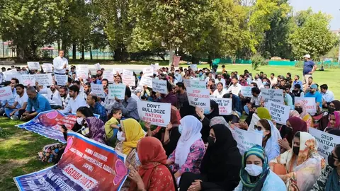 जम्मू-कश्मीर में वोकेशनल ट्रेनर्स का प्रदर्शन लंबित मांगों को लेकर 12वें दिन भी जारी