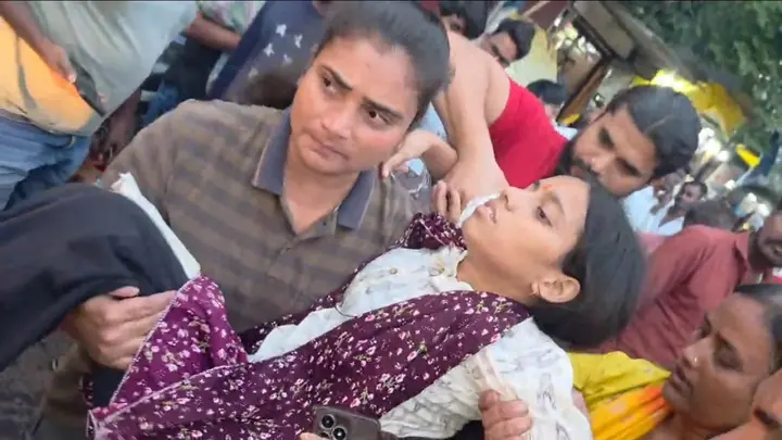 हमीरपुर बस स्टैंड पर बस-ऑटो के बीच फंसी युवती, गंभीर घायल