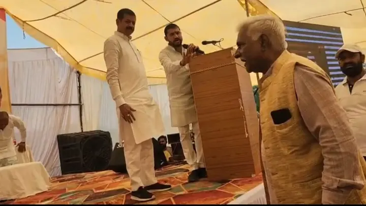 BJP District Convenor Protests Over Stage Snub at Maihar Event, Video Viral