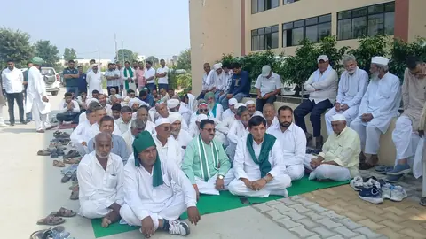 शामली में किसानों का धरना, गन्ने का भाव 500 रुपये करने की मांग