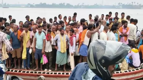 Bihar Boat Tragedy: 13 Reportedly Dead After Vessel Overturns in Ganga