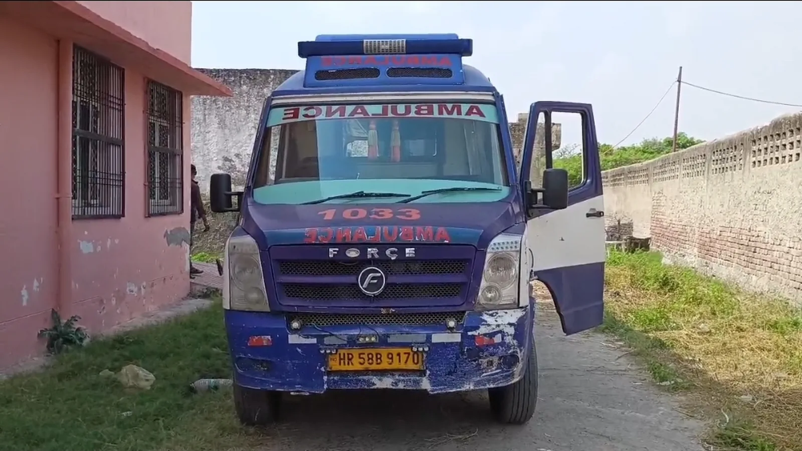 हाथरस में अज्ञात वाहन की टक्कर से बाइक सवार दो युवकों की मौत