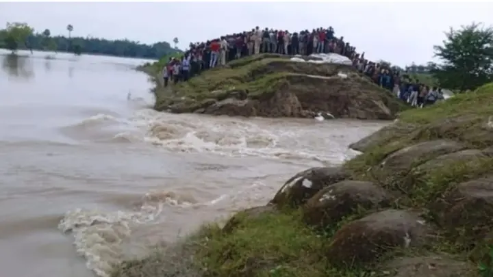 Bihar Government Suspends Seven Engineers Over Alleged Gandak Embankment Safety Lapses