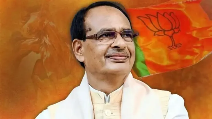 मकान तोड़े जाने के आरोपों पर अपनी सरकार के खिलाफ धरने पर शिवराज