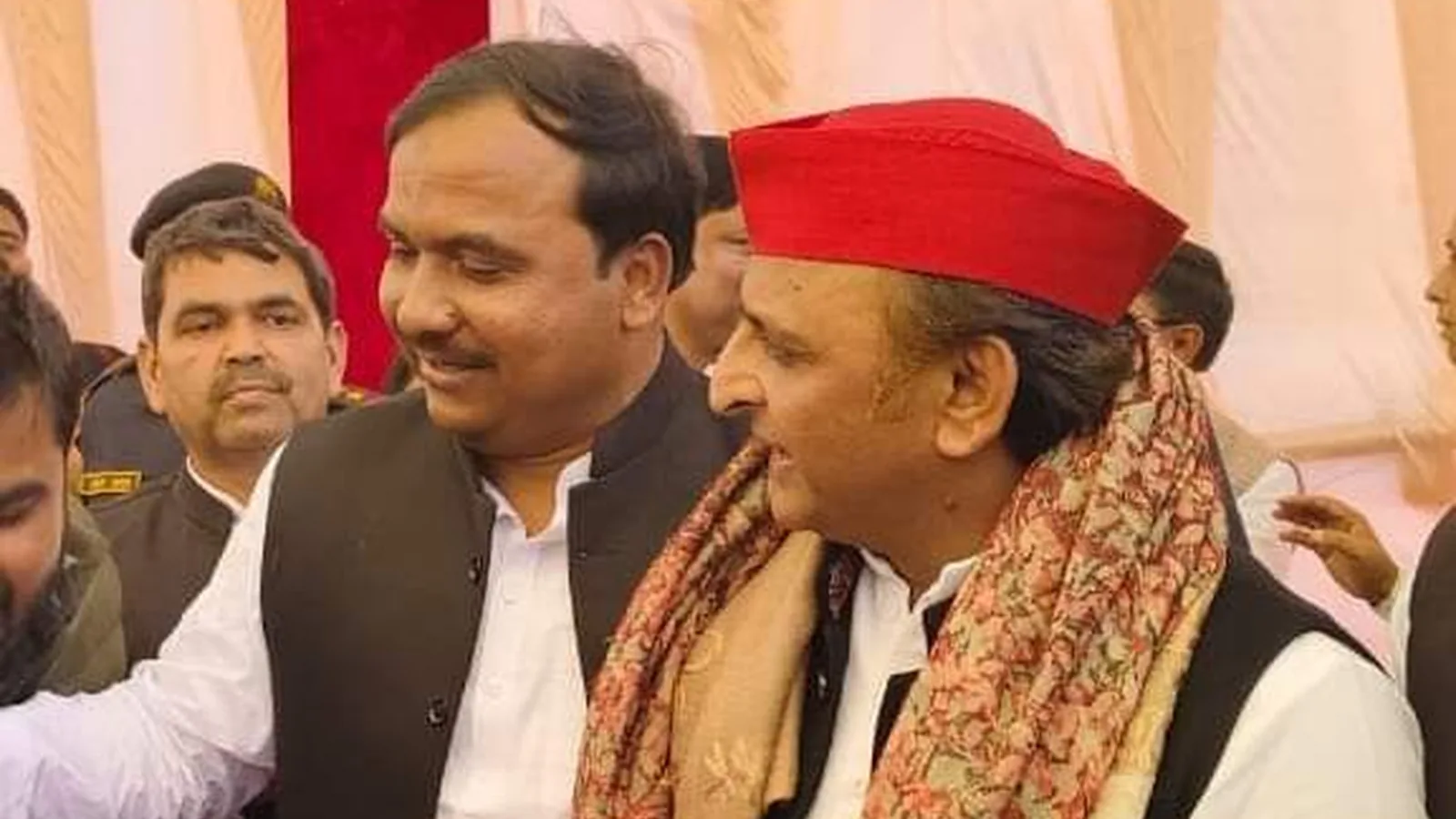 SP leader Masood Alam Khan gives 24-hour power restoration ultimatum in Shravasti