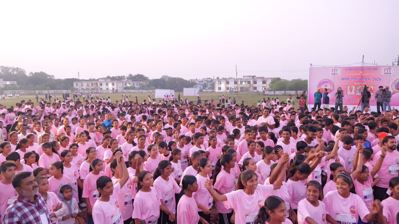 Crowd of runners in pink shirts at the Satna Half Marathon 2026