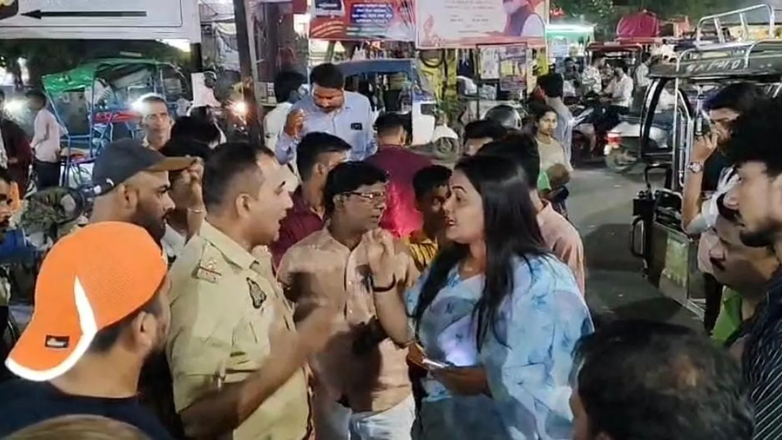 Councillor Sheetal Deol Chaudhary in a heated exchange with police as a crowd gathers in Ghaziabad