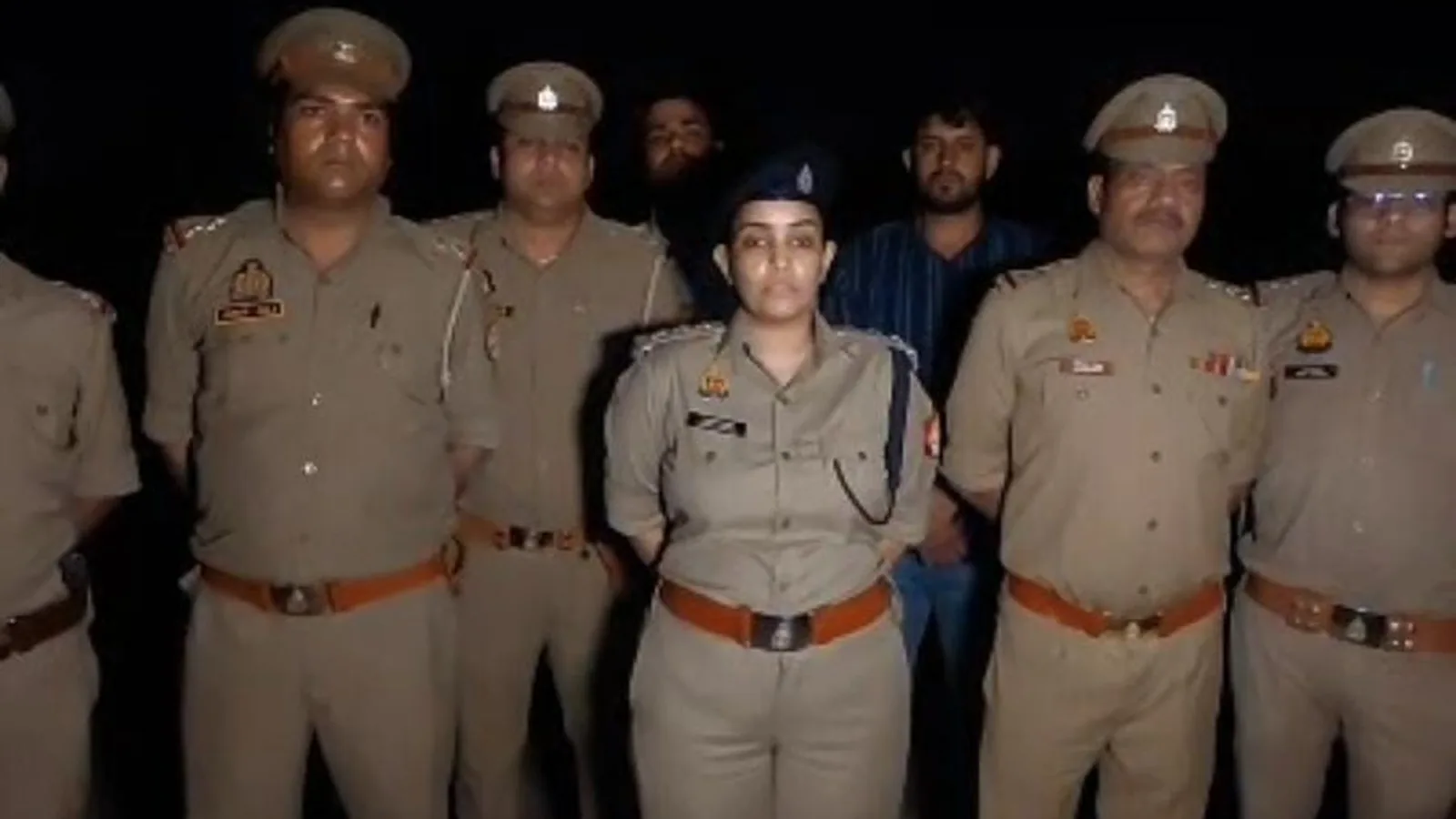 विजयनगर कार्रवाई से संबंधित रिपोर्टर द्वारा उपलब्ध कराई गई पुलिस की समूह तस्वीर