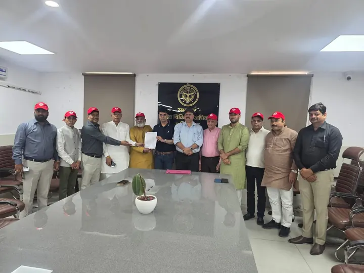 Group holding a document related to the Ghaziabad Red Cross election
