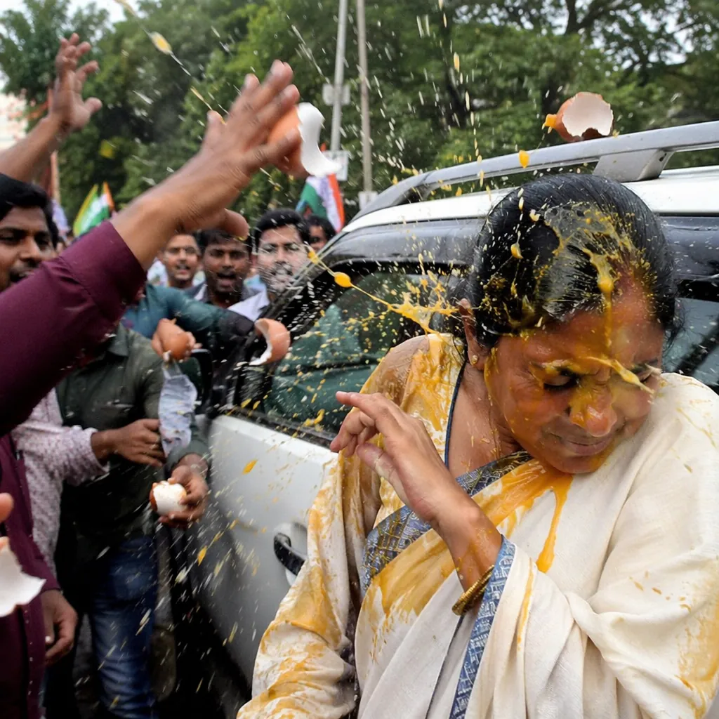 Eggs Thrown at TMC Leaders: Soumitra Banerjee Attacked, Mandira Ghen