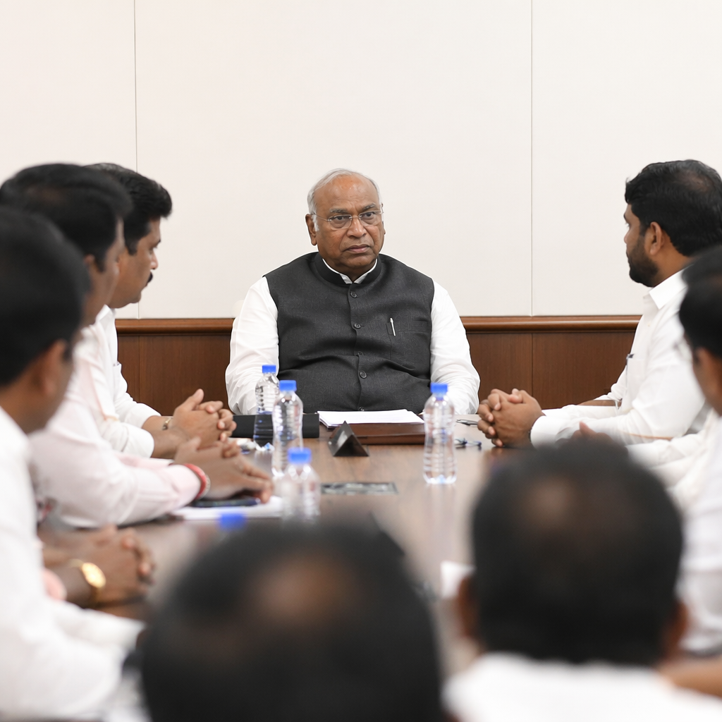Mallikarjun Kharge Meets Telangana Leaders Amid Cabinet Berth Speculations