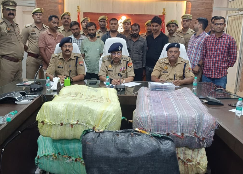 उन्नाव पुलिस ने 75 लाख रुपये का गांजा तस्करी गिरोह पकड़ा
