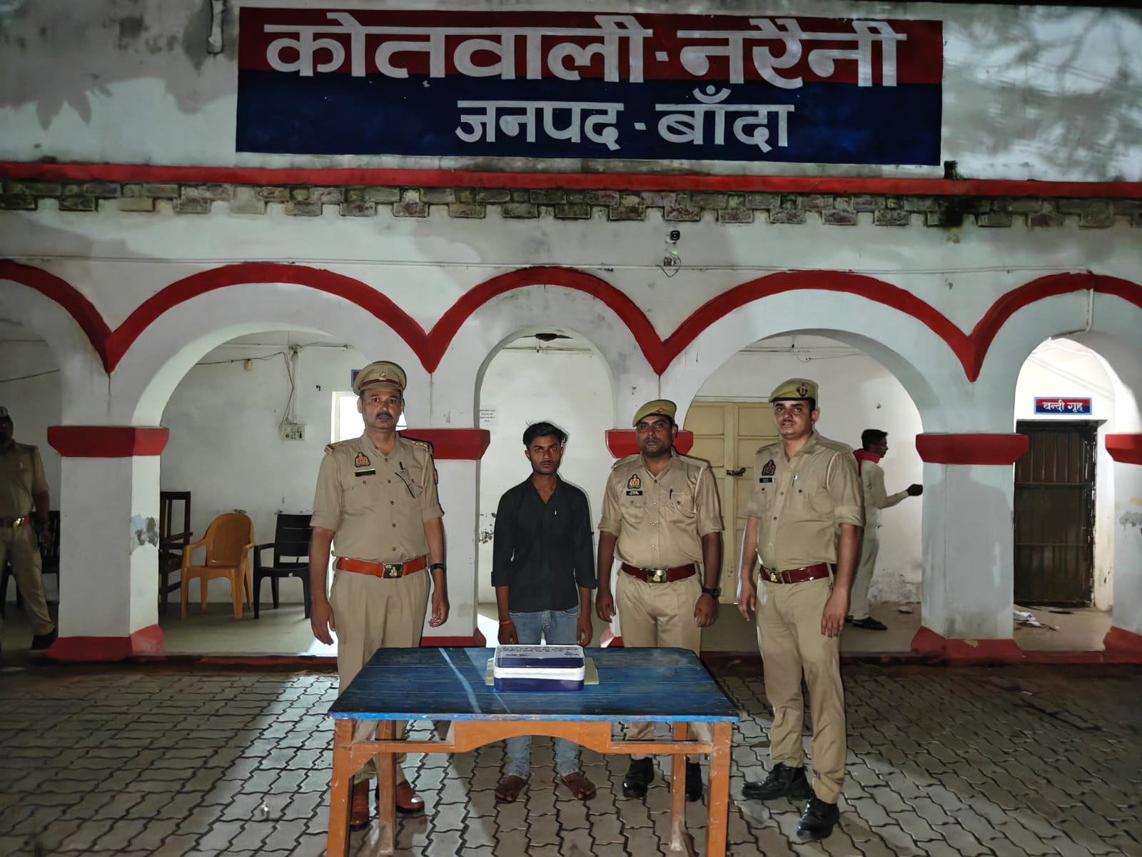 बांदा में पुलिस ने अवैध हथियार के साथ युवक को गिरफ्तार किया