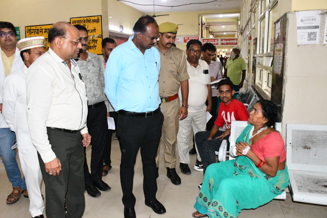 District Magistrate conducts surprise inspection of local healthcare facilities