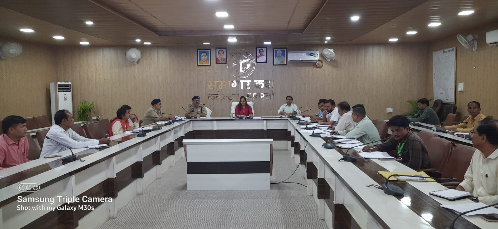 District Magistrate Annapurna Garg leads meeting to enhance road safety in Shravasti